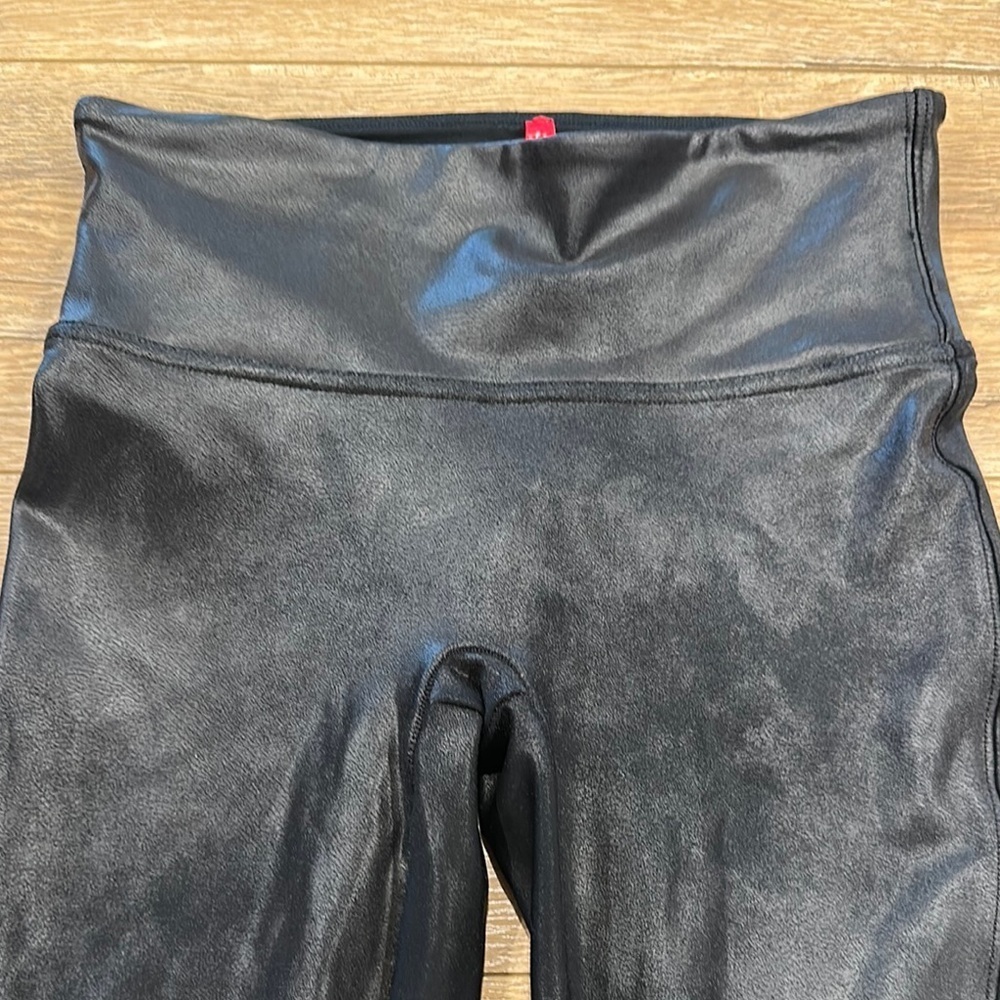 SPANX Black Faux Leather Leggings Size Small in Excellent Condition - Picture 2 of 4